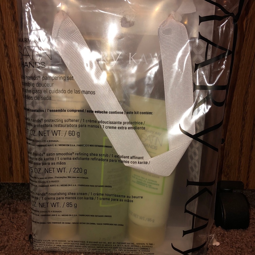 Satin hands set